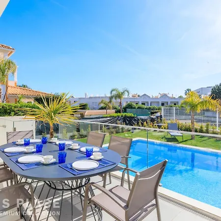 ヴィラ Modern 5br Villa-private Pool-walk To & Oura-10 Guests By Misha's Place