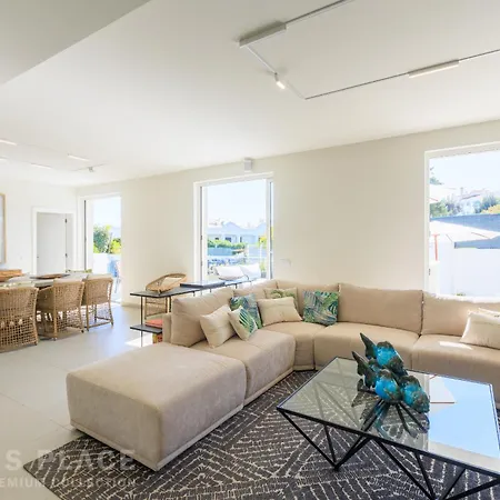 Modern 5br Villa-private Pool-walk To & Oura-10 Guests By Misha's Place ヴィラ
