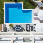 Modern 5br Villa-private Pool-walk To & Oura-10 Guests By Misha's Place ヴィラ アルブフェイラ